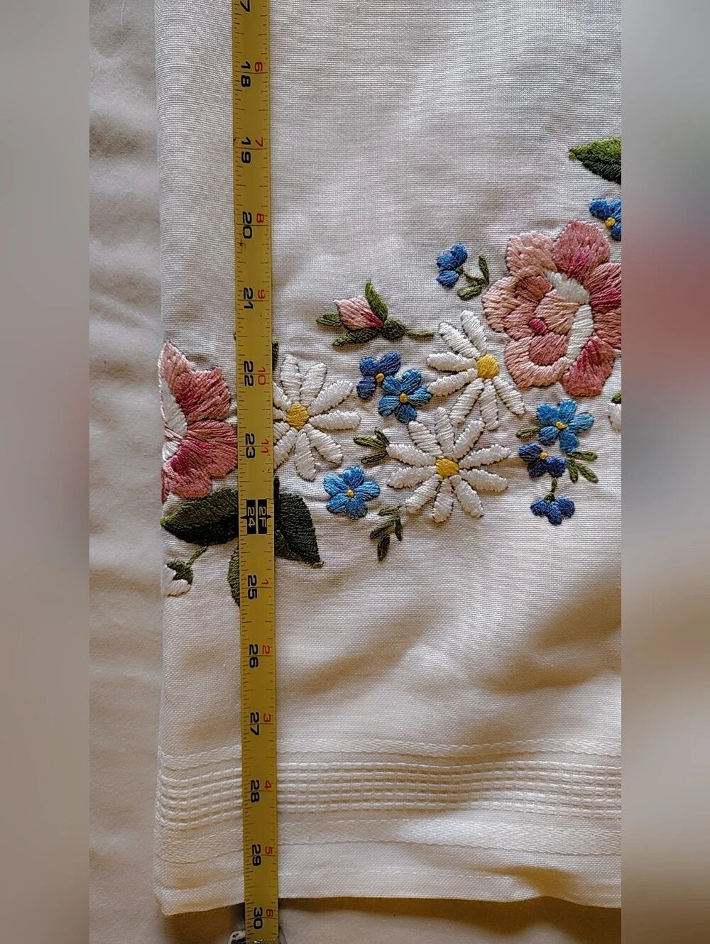 Elegant Floral Cotton Table Topper: Classic Boutique Style